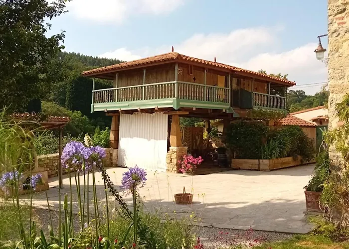 Paca Casa Rural. Arts And Landscape In Asturias Nyaraló